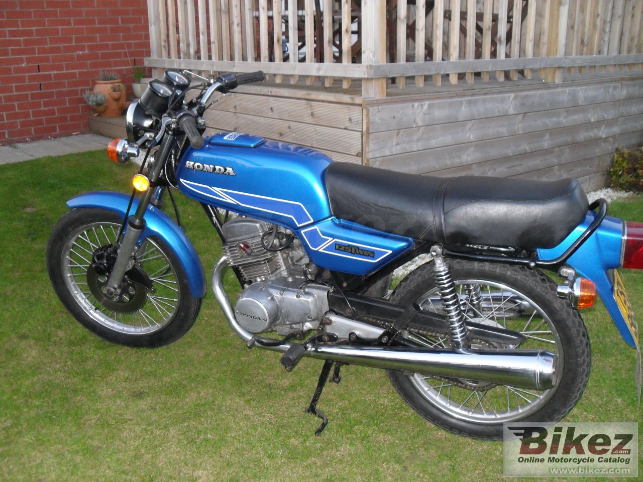 Big  cb 125 t picture and wallpaper from Bikez.com